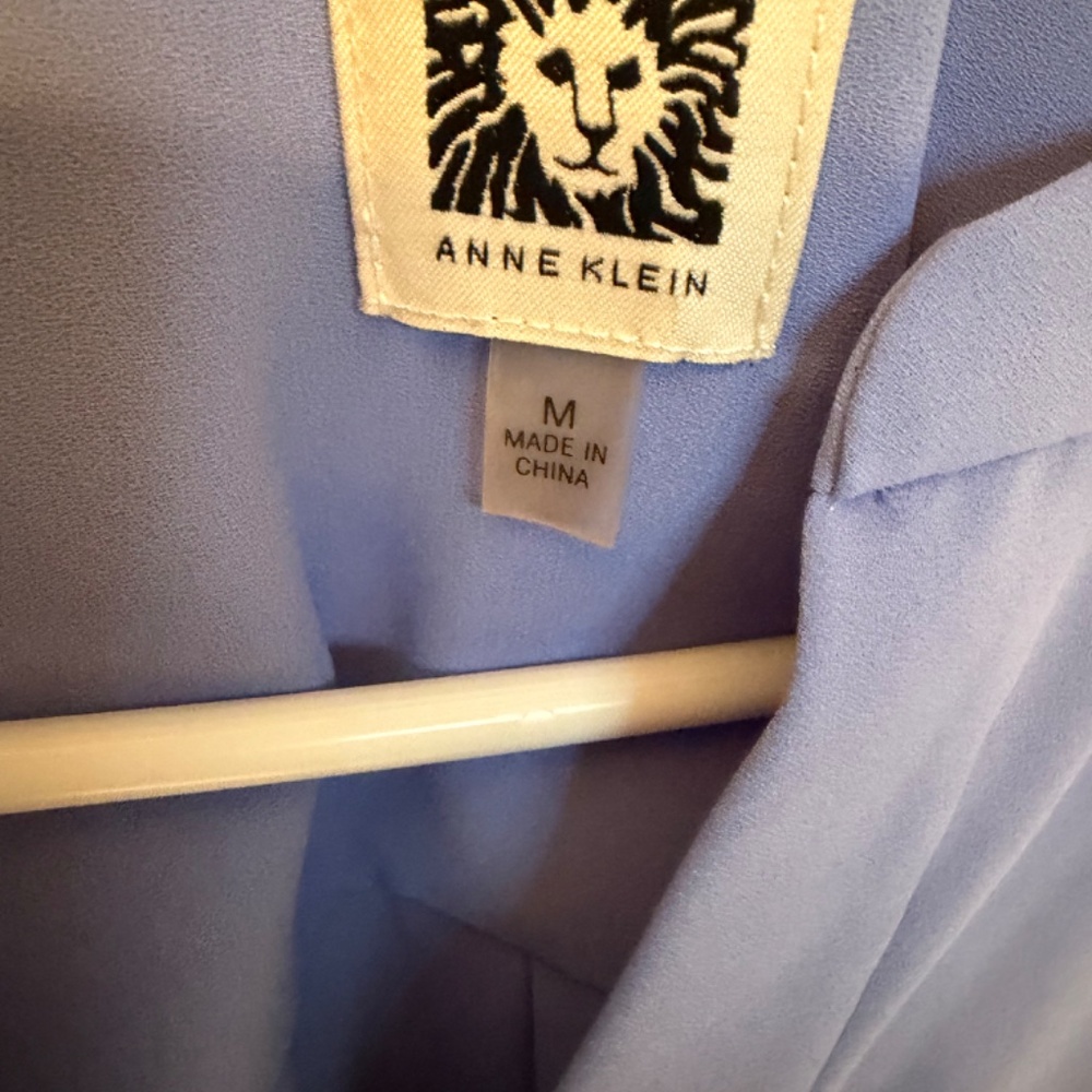 Anne Klein Silky no iron blouse - Picture 3 of 4